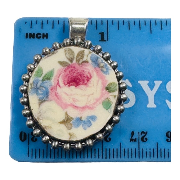 Vintage Homer LaughlinBroken China Round Pendant Floral Beaded Design Necklace - Picture 6 of 7